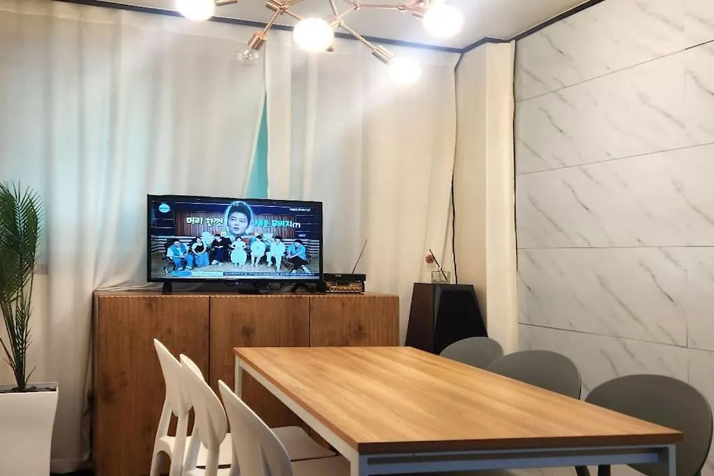 K-1 Hongdae Yeontral Park Apartment Seoul